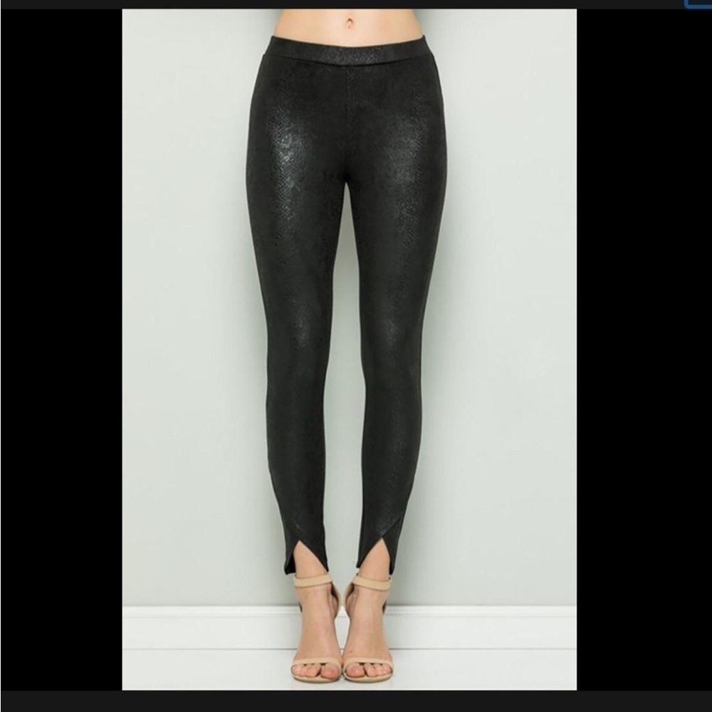 𝅺SEE and Be Seen Faux Leather Snake Skin Leggings Size Small